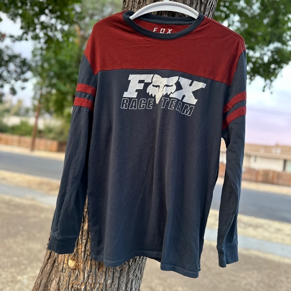 Fox Airlines Red and Navy Blue Graphic Tee - Picture 2 of 4
